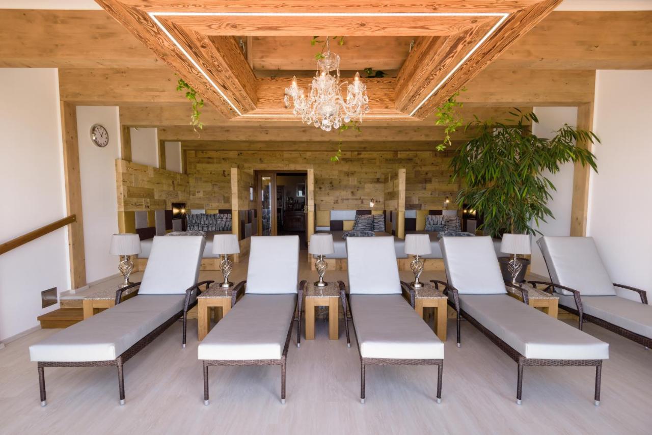 Wellness Hotel V Nebi Korenov Ngoại thất bức ảnh