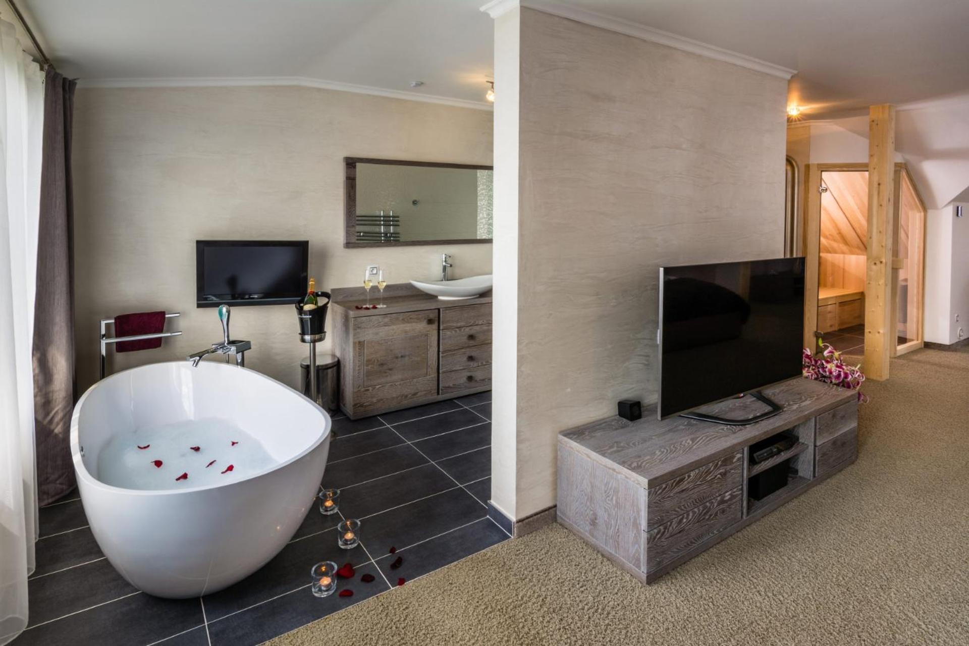 Wellness Hotel V Nebi Korenov Ngoại thất bức ảnh