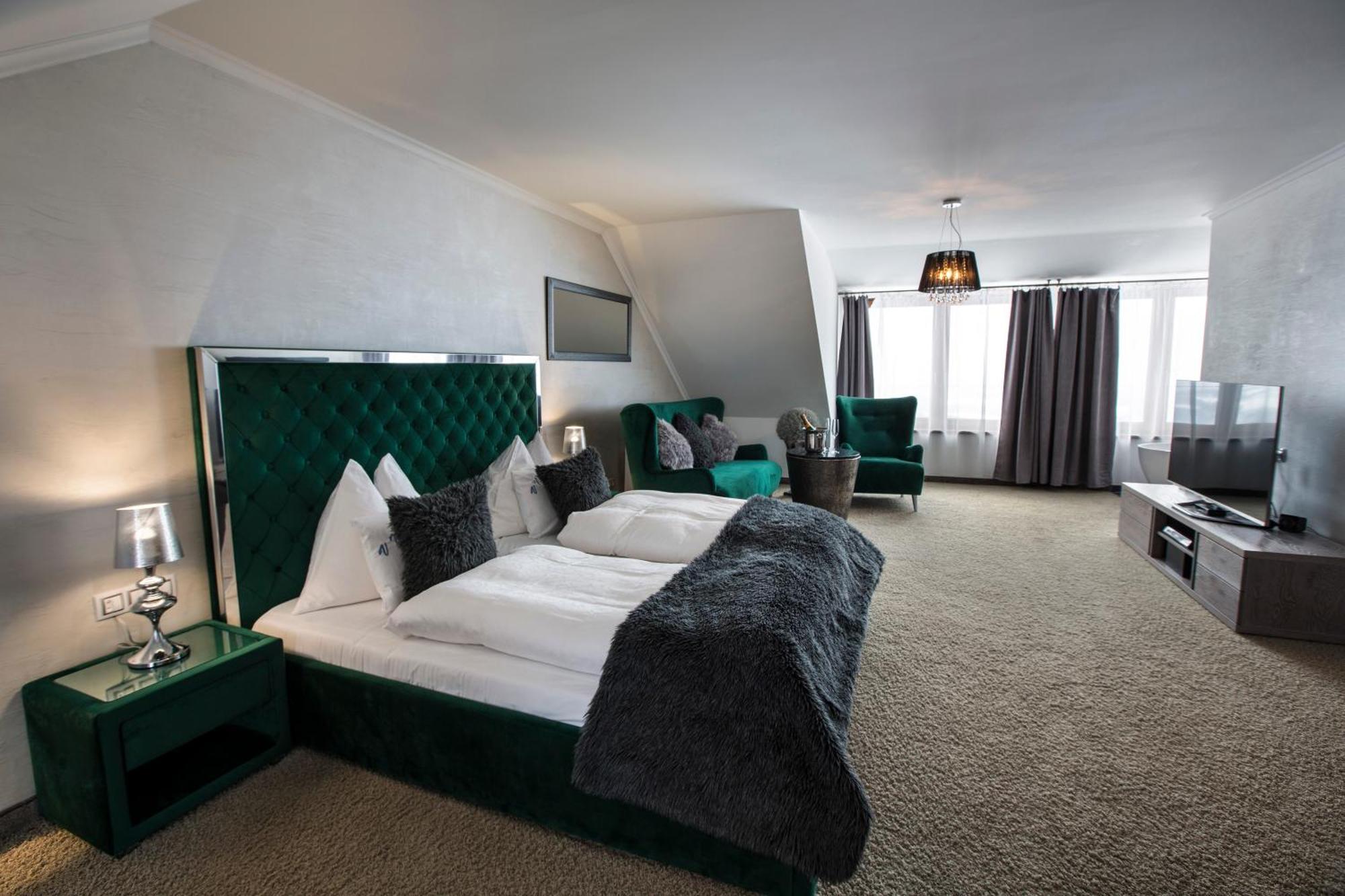 Wellness Hotel V Nebi Korenov Ngoại thất bức ảnh